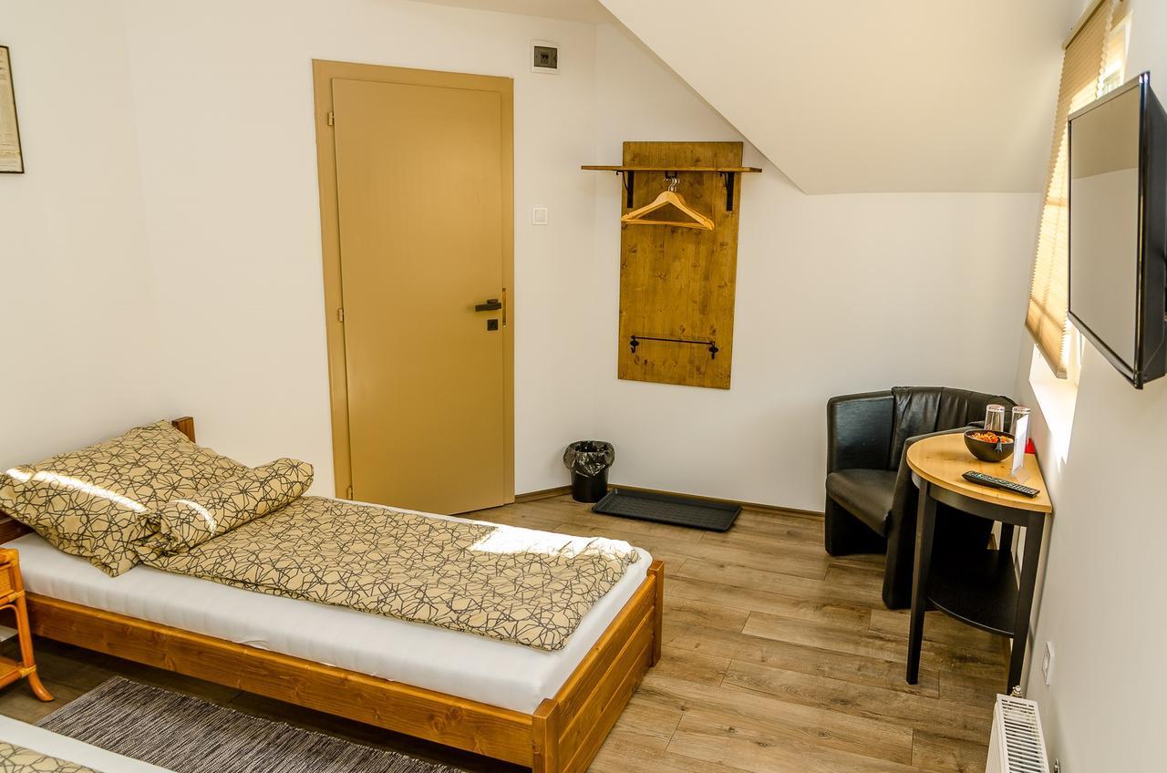 Parkland Inn Erd Bagian luar foto
